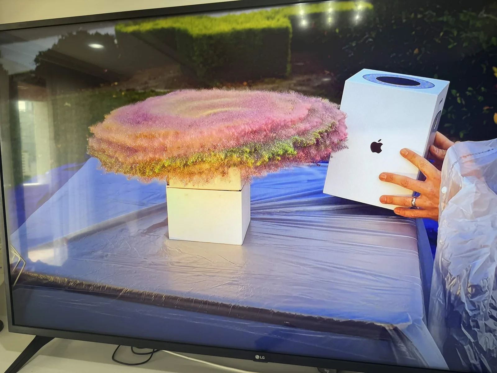 クランチラボのグリッターボムの回。おとりの荷物からキラキラのグリッターが噴き出す