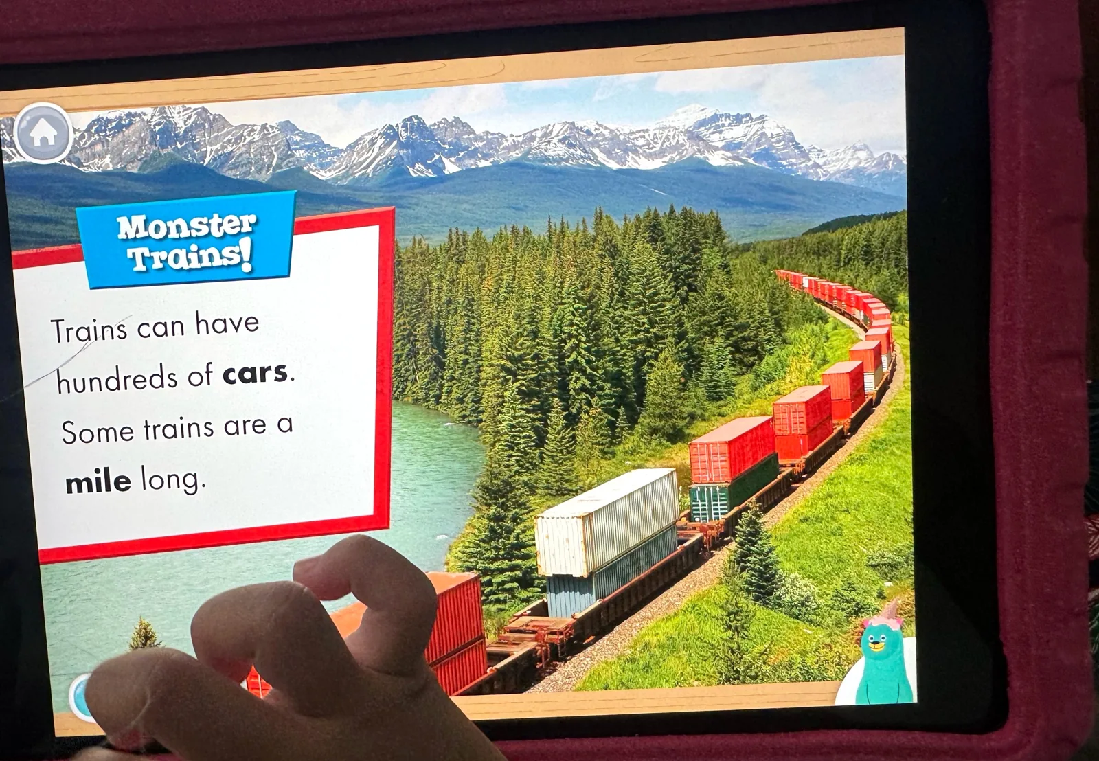 Khan Academy Kidsのノンフィクション絵本『Monster Trains!』。本物の列車の写真で学べる