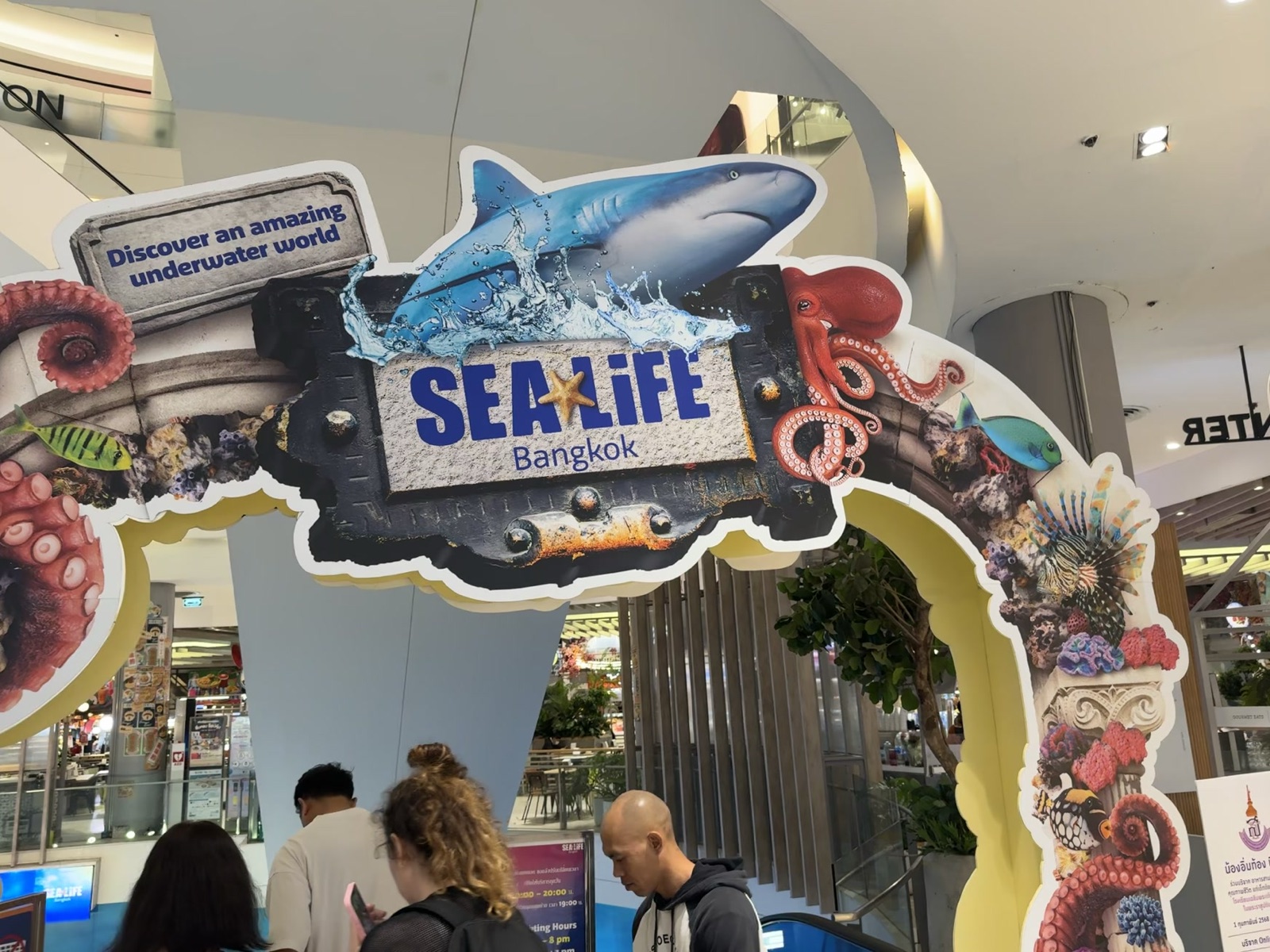 SEA LIFE Bangkok Ocean World エントランス看板（サイアムパラゴン地下）